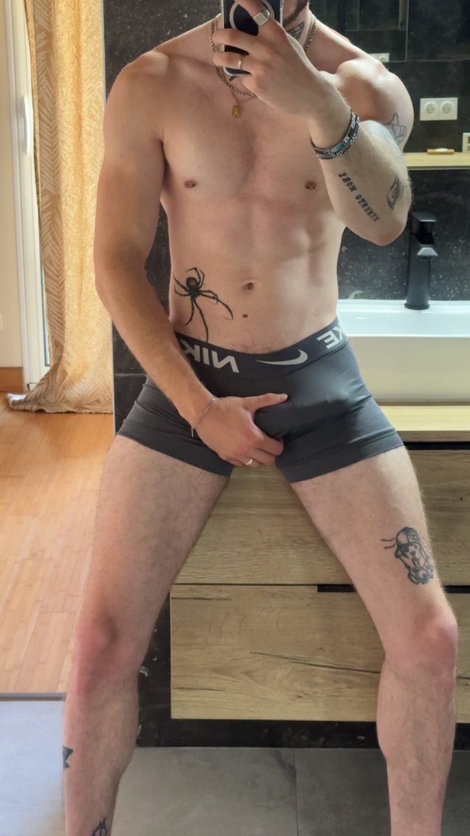 AlgizYggd's tweet photo. Rt si tu la veux au fond de ta gorge de salope 😈 https://t.co/Jj6Wq7J5BL