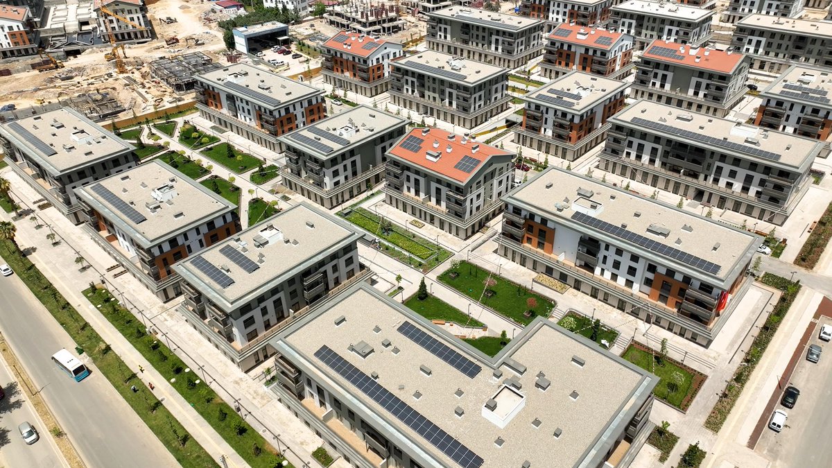 Deprem bölgesinde her 24 saatte 550 konutun inşa edildiğini biliyor musunuz?

(Çevre, Şehircilik ve İklim Değişikliği Bakanı Murat Kurum)