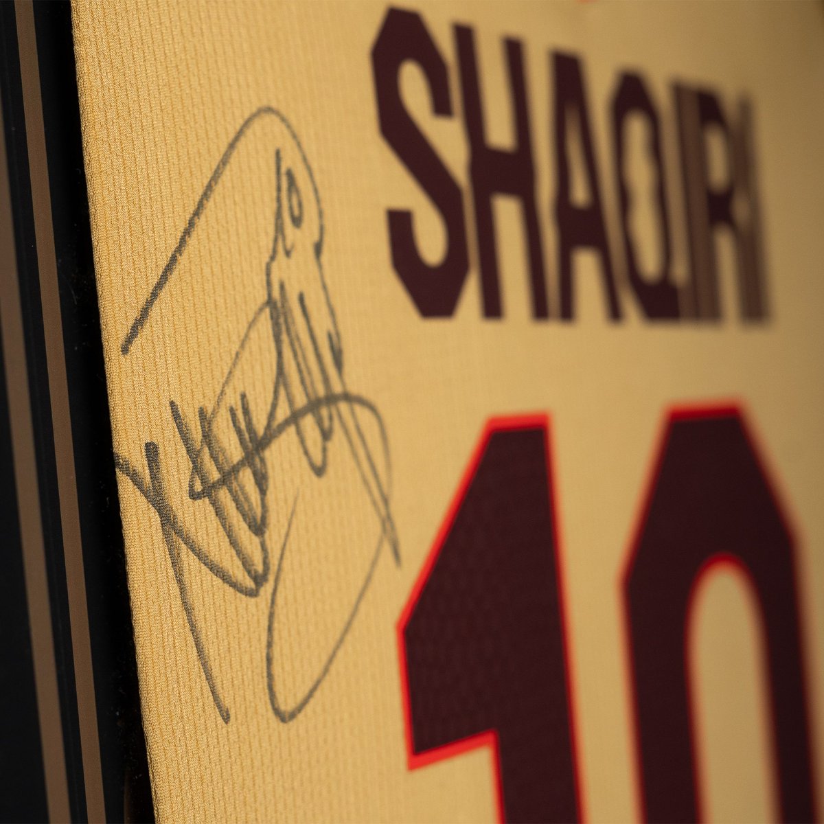 🔴🏆 𝙐𝙣𝙨𝙚𝙧 𝙁𝘾𝘽-𝙎𝙥𝙞𝙚𝙡𝙚𝙧 𝙙𝙚𝙧 𝙎𝙖𝙞𝙨𝙤𝙣 𝟮𝟬𝟮𝟰/𝟮𝟱 𝙞𝙨𝙩 ... 𝗫𝗛𝗘𝗥𝗗𝗔𝗡 𝗦𝗛𝗔𝗤𝗜𝗥𝗜 🏆🔵
 
Ihr habt gewählt! Xherdan Shaqiri ist mit 66% aller Stimmen unser Spieler der vergangenen Saison. Um seine Wahl gebührend zu feiern, haben wir etwas ganz