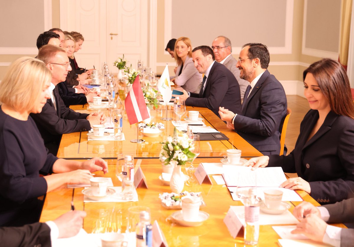 Προεδρία της ΚΔ (@cypresidency) on Twitter photo 🇱🇻🇪🇺🇨🇾Επίσημη επίσκεψη του Πρόεδρου της Δημοκρατίας @presidentCYP <a href="/Christodulides/">NikosChristodoulides</a> στη Λετονία, στο πλαίσιο προετοιμασίας για την ανάληψη της Προεδρίας του Συμβουλίου της ΕΕ από την Κυπριακή Δημοκρατία το πρώτο εξάμηνο του 2026.
Υποδοχή από τον Πρόεδρο της Λετονίας 🇱🇻🇪🇺🇨🇾Επίσημη επίσκεψη του Πρόεδρου της Δημοκρατίας @presidentCYP <a href="/Christodulides/">NikosChristodoulides</a> στη Λετονία, στο πλαίσιο προετοιμασίας για την ανάληψη της Προεδρίας του Συμβουλίου της ΕΕ από την Κυπριακή Δημοκρατία το πρώτο εξάμηνο του 2026.
Υποδοχή από τον Πρόεδρο της Λετονίας