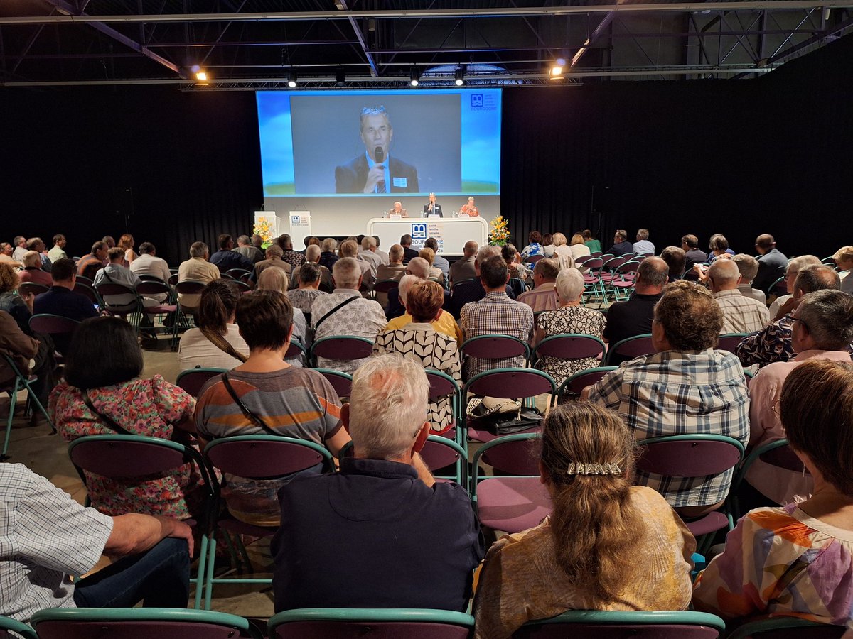 msa_bourgogne's tweet photo. [En direct AG @MSA Bourgogne]

Lancement de cette journée avec le mot d’ouverture du Président, Dominique BOSSONG.

#ElectionsDeleguesMSA https://t.co/zgIJhWYeQk