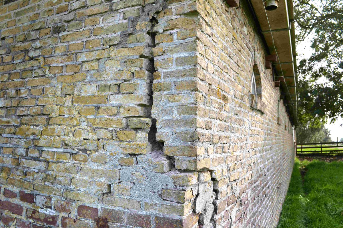 Woon je in het Friese veenweidegebied en heb je last van funderingsproblemen? Vanaf 23 juni kun je subsidie aanvragen voor funderingsherstel of vervangende nieuwbouw. Meer info en aanvragen via: veenweidefryslan.frl #veenweidefryslan