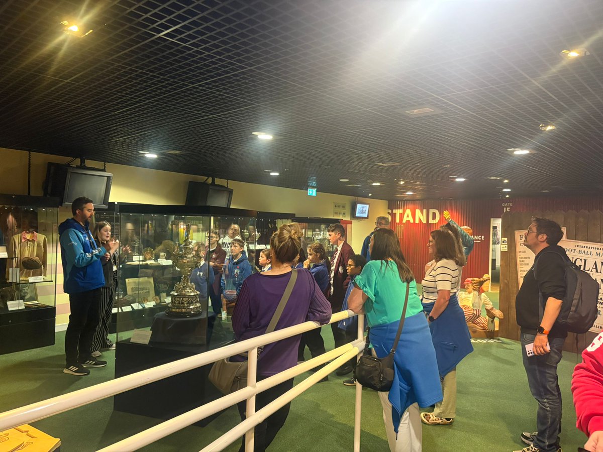 SFootballMuseum's tweet image. A great day with @WindsorParkFalk pupils & staff on our BSL interpreted tour of the Museum & @HampdenPark with guests David & Graham from @westscotlandbsl - thanks all for coming!
Building on our Deaf awareness training as a team!
Top interpreting @DanielleRennie8 & Marcus 🙏