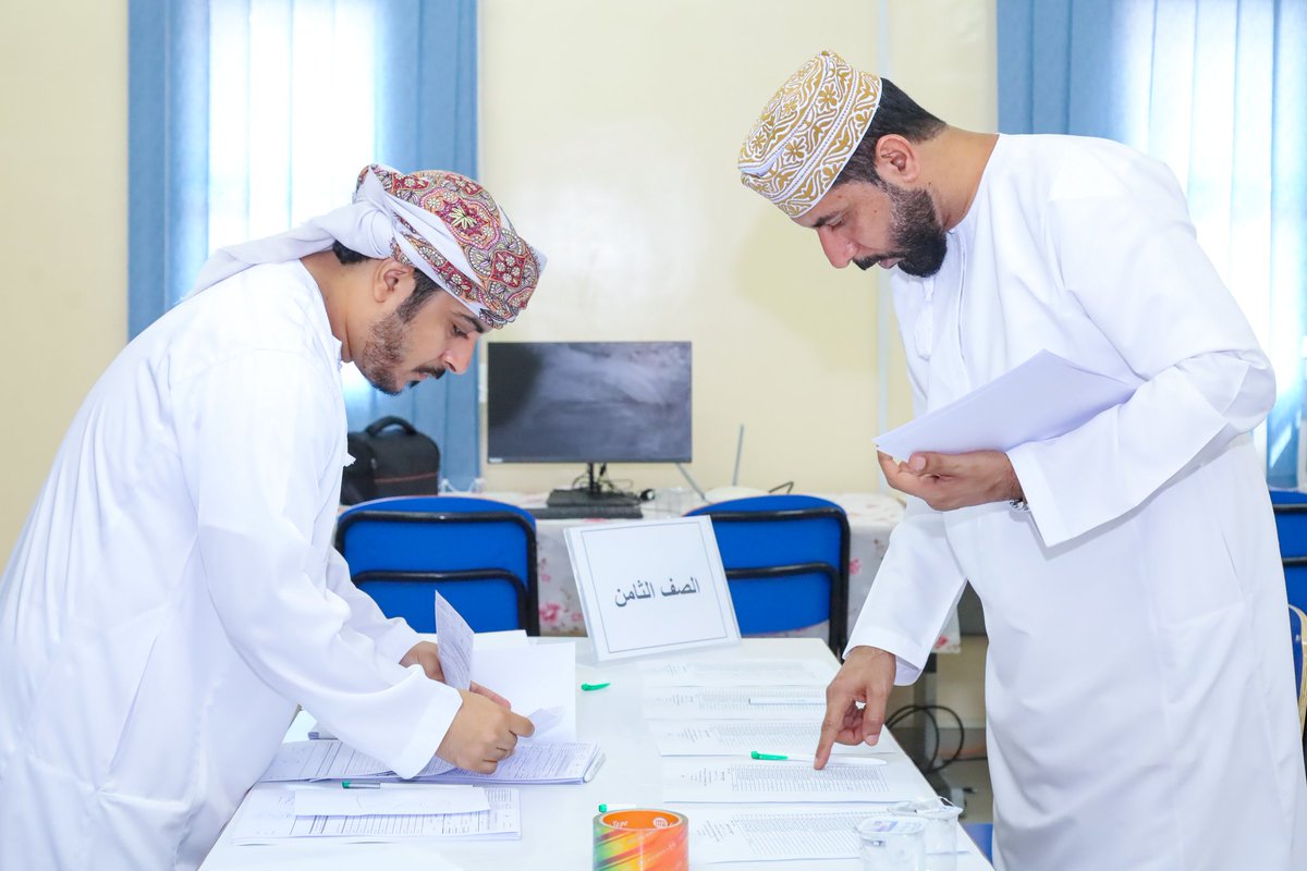 جانب من توزيع كشوف الدرجات لطلبة المدرسة للعام الدراسي ٢٠٢٤ / ٢٠٢٥م ، متمنين لهم التوفيق والسداد.
#فعاليات_تعليمية_شمال_الباطنة
#تعلم_مستدام