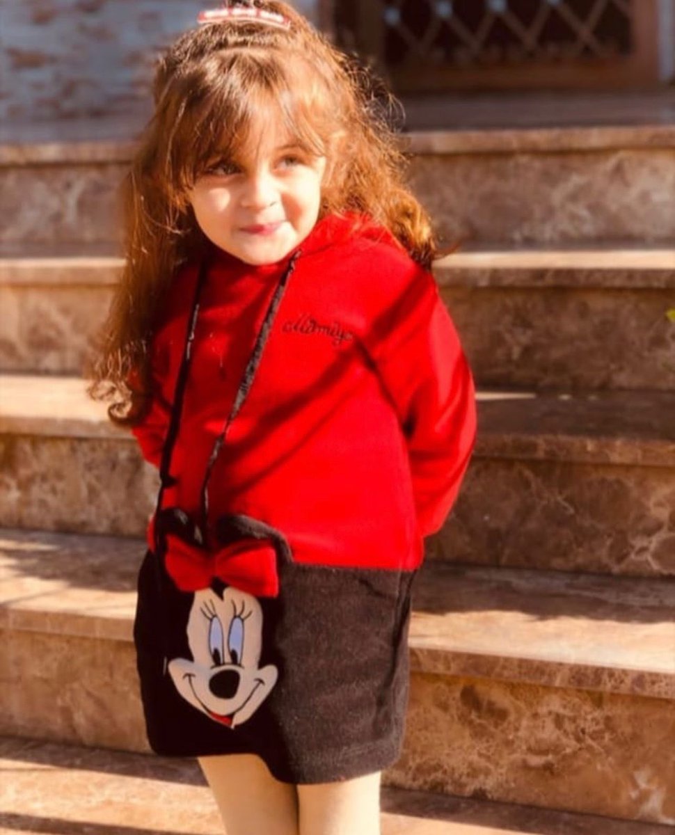 Mezarında rahat uyu evlat. Ölüm; seni öldürenleri saatte 12.500 kilometre hızla uzaydan serbest dalış yapan bir füzeyle, yattıkları revirlerde yakaladı. Üzerlerine tonlarca ağırlıkta beton bloklar yıkıldı da altında kaldılar. Tıpkı annen ve sana yapıldığı gibi.

Fotoğraf: İsrail