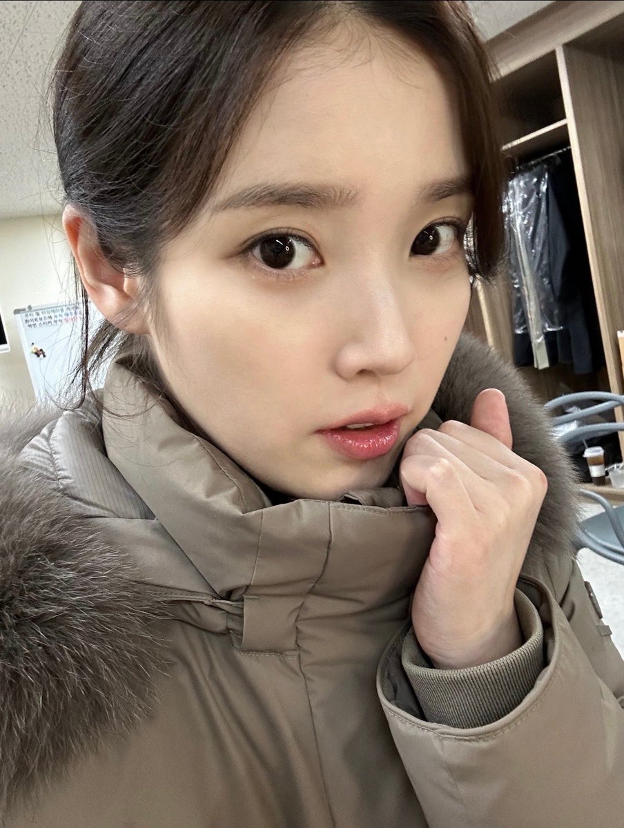 ahhhhh iu berriz update... so pretty!!! 😍