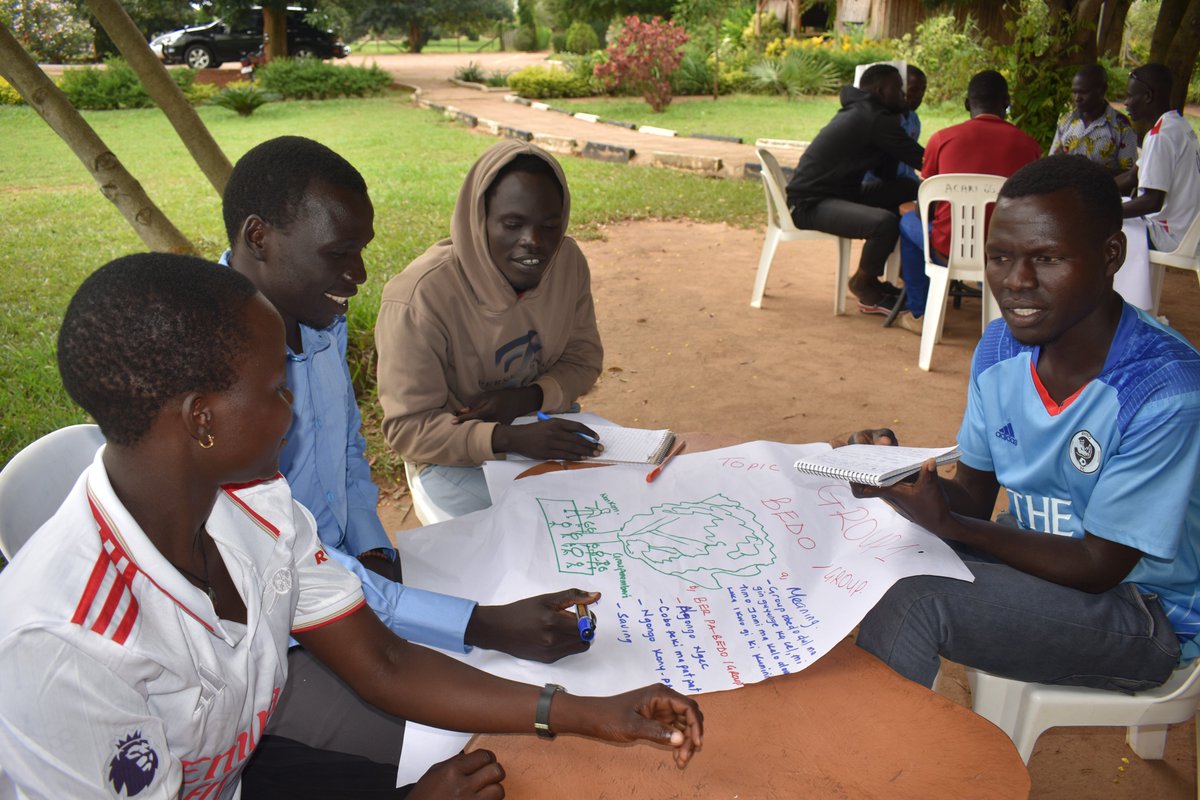 In N.Uganda, youth reclaim Ber Bedo, a state of well-being, through storytelling. They missed the rich #Acholi stories during conflict. Now, they tell their own. At a Kacoke (gathering), they reflected on their #Storytelling aiming at promoting Ber Bedo.
#LokBerBedo #YouthVoices