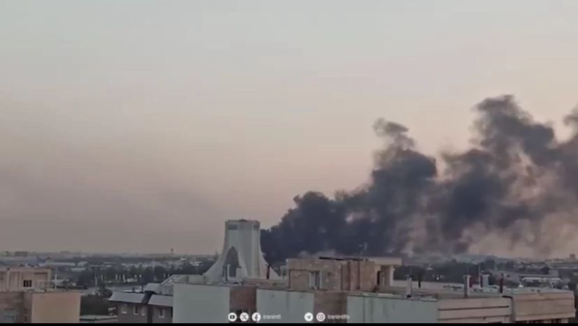 Dieser Krieg tobt zwischen zwei erbarmungslosen Regimen – beide tragen Verantwortung. Doch IR geht noch weiter: Inmitten der Eskalation werden politische Gefangene heimlich verschleppt oder ihre Hinrichtungen angeordnet. #Iran #IranVsIsrael 

#علی_یونسی
#حسن_رونقی
#یاسین_کبدانی