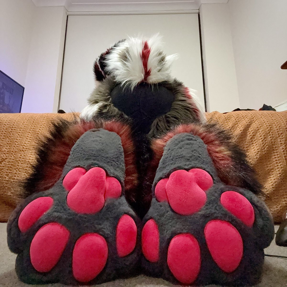 ReverieAWD's tweet image. Bro is stuck under the bed 😔🥀