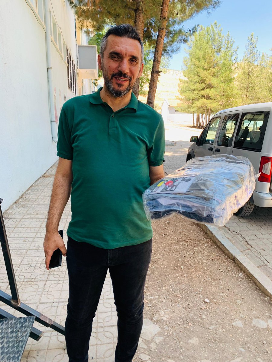 Dargeçitliler Derneğince(DARDER) Yetim Öğrencilerimize ulaştırılmak üzere gönderilen Kıyafetlerin dağıtımı yapıldı.Duyarlılıklarından ve emeklerinden dolayı DARDER Yönetimi ve gönüllülerine, yardımlarından dolayı hayırseverlerimize teşekkür ederiz.
<a href="/DarderDernegi/">DargeçitlilerDerneği</a>