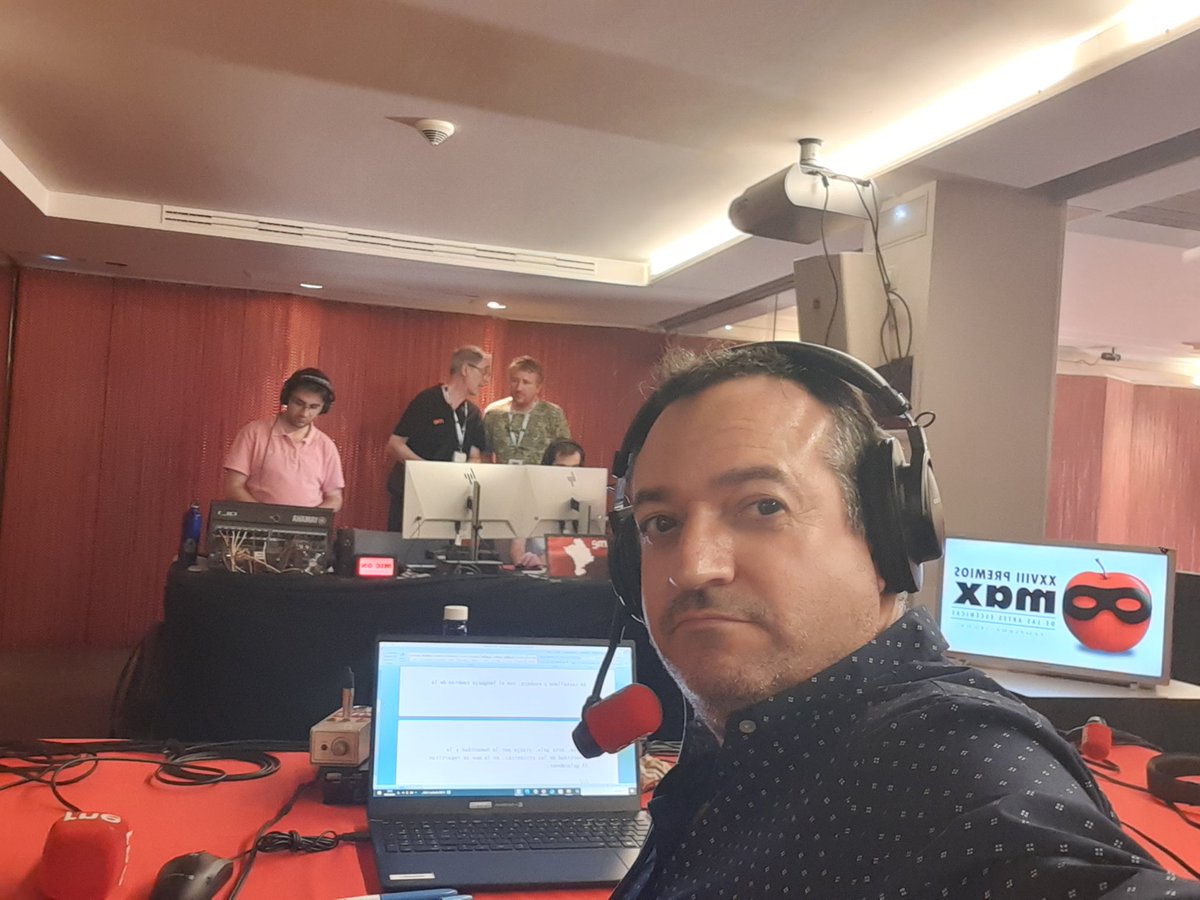 LaSalaRNE's tweet image. Especial #LaSala desde el Teatro Gayarre de Pamplona: XXVIII Premios Max

Petra Martínez, 'Farra', 'Afanador', 'Cuento de Navidad (encapsulando a Dickens)', 'Cásting Lear', Dagoll Dagom... Compañeros navarros y más en rtve.es/lasala.

#RNE Audio 📻rtve.es/play/audios/la…