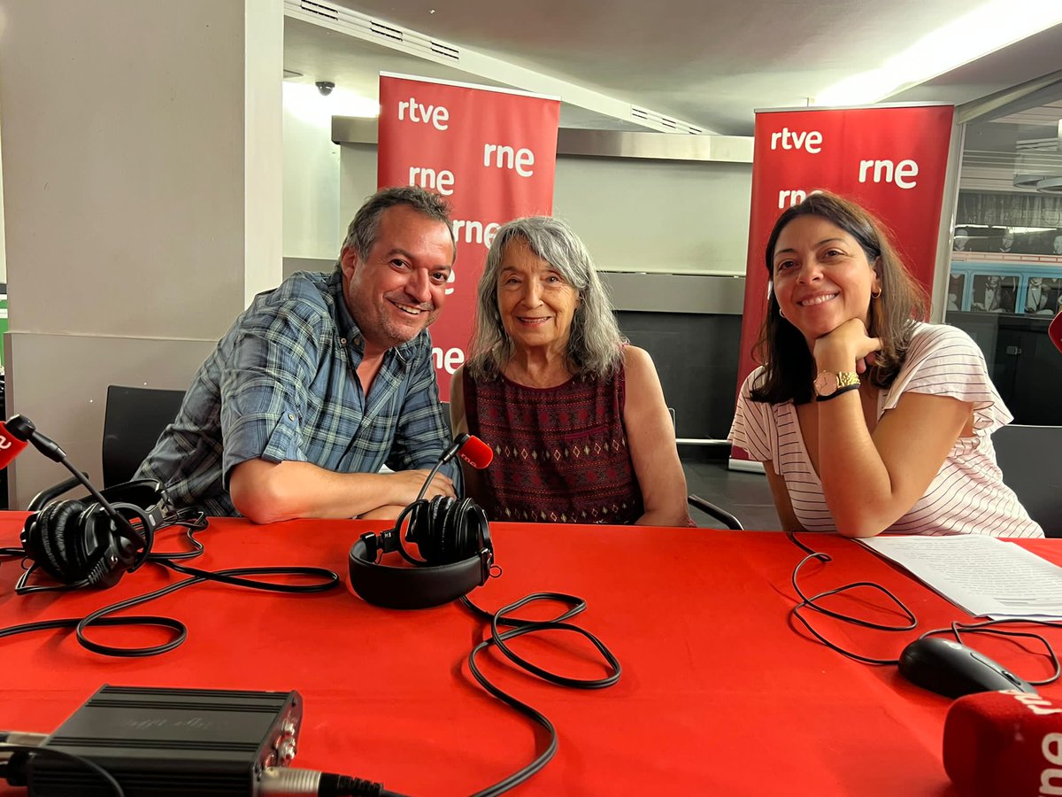 LaSalaRNE's tweet image. Especial #LaSala desde el Teatro Gayarre de Pamplona: XXVIII Premios Max

Petra Martínez, 'Farra', 'Afanador', 'Cuento de Navidad (encapsulando a Dickens)', 'Cásting Lear', Dagoll Dagom... Compañeros navarros y más en rtve.es/lasala.

#RNE Audio 📻rtve.es/play/audios/la…