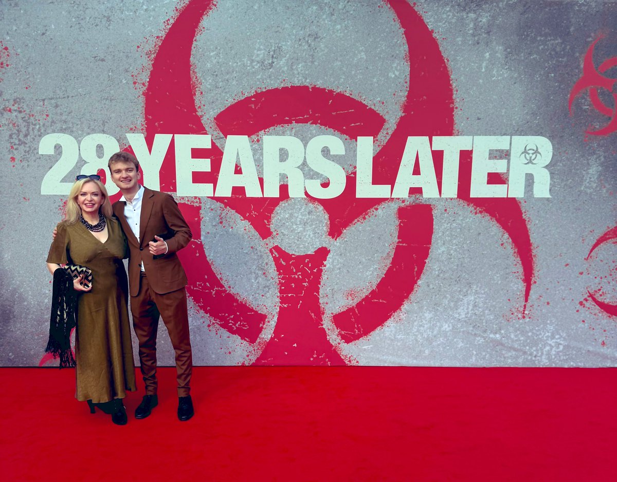 Sarah Simons (@mssarahsimons) on Twitter photo Wonderful time in London with my boy <a href="/tommyinnit/">TommyInnit</a> at the premiere of ‘28 Years Later’. Wonderful time in London with my boy <a href="/tommyinnit/">TommyInnit</a> at the premiere of ‘28 Years Later’.