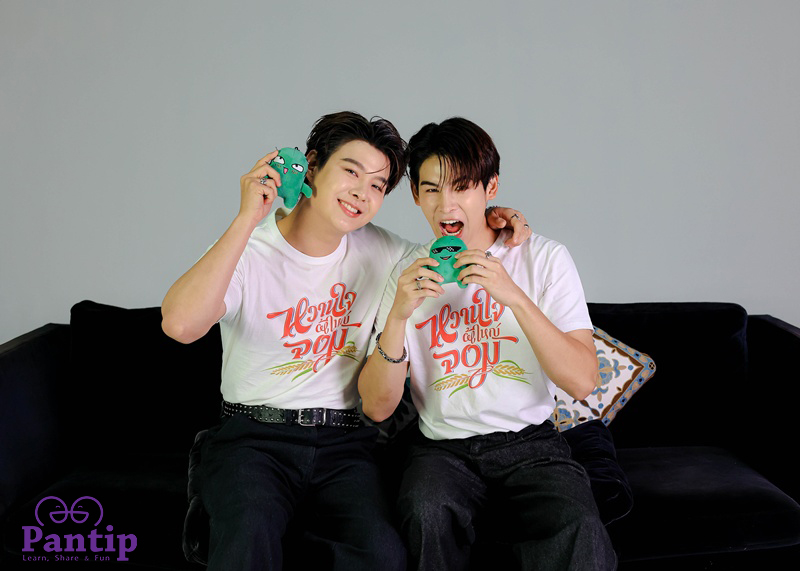 Pantip1996's tweet photo. #ภูมเซ้นต์ สองหนุ่มสุดซี้ ชวนทุกคนมาพบกับความสุข สนุกสนาน และม่วนจอยไปกับความรักของพวกเขา ในซีรีส์ #หวานใจผู้ใหญ่จอม
📍ทุกศุกร์ 21.30 น.
📍ช่อง #Workpoint23
📌 กระทู้ https://t.co/2aHswI6075 

#Pantipxหวานใจผู้ใหญ่จอม
#ppoomntp_
#Saint_sup
@Saint_sup
@ppoomntp_
@IDOLFACTORYTH https://t.co/7W8dLxyTqN