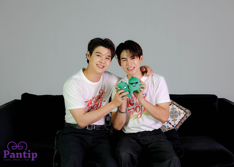 Pantip.com (@pantip1996) on Twitter photo #ภูมเซ้นต์ สองหนุ่มสุดซี้ ชวนทุกคนมาพบกับความสุข สนุกสนาน และม่วนจอยไปกับความรักของพวกเขา ในซีรีส์ #หวานใจผู้ใหญ่จอม
📍ทุกศุกร์ 21.30 น.
📍ช่อง #Workpoint23
📌 กระทู้ pantip.com/s/I3slg
#Pantipxหวานใจผู้ใหญ่จอม
#ppoomntp_
#Saint_sup
<a href="/Saint_sup/">Saintsup 🎬</a>
<a href="/ppoomntp_/">ppoomntp_</a>
<a href="/IDOLFACTORYTH/">IDOLFACTORY</a> #ภูมเซ้นต์ สองหนุ่มสุดซี้ ชวนทุกคนมาพบกับความสุข สนุกสนาน และม่วนจอยไปกับความรักของพวกเขา ในซีรีส์ #หวานใจผู้ใหญ่จอม
📍ทุกศุกร์ 21.30 น.
📍ช่อง #Workpoint23
📌 กระทู้ pantip.com/s/I3slg
#Pantipxหวานใจผู้ใหญ่จอม
#ppoomntp_
#Saint_sup
<a href="/Saint_sup/">Saintsup 🎬</a>
<a href="/ppoomntp_/">ppoomntp_</a>
<a href="/IDOLFACTORYTH/">IDOLFACTORY</a>