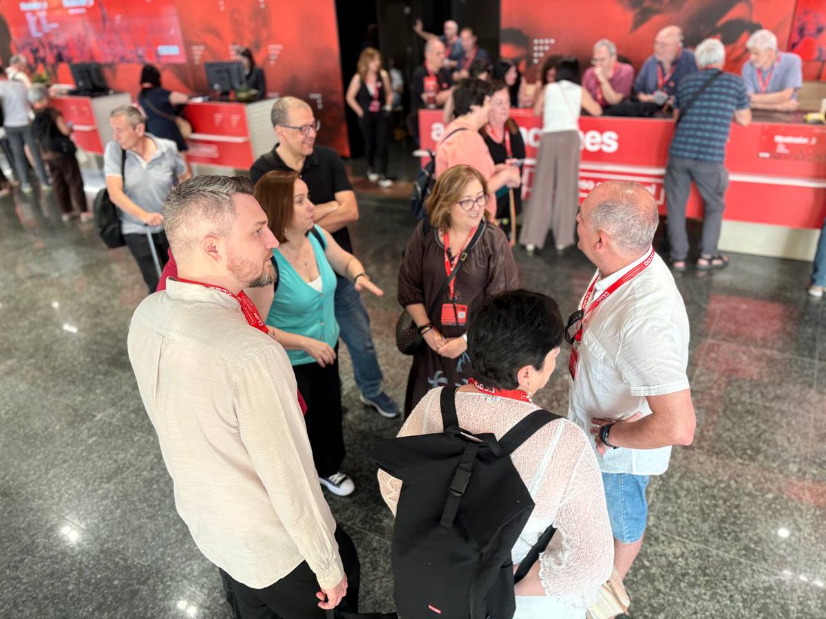 #13CongresoCCOO #Respuestas momentos previos al inicio del congreso con las acreditaciones de los delegados/as