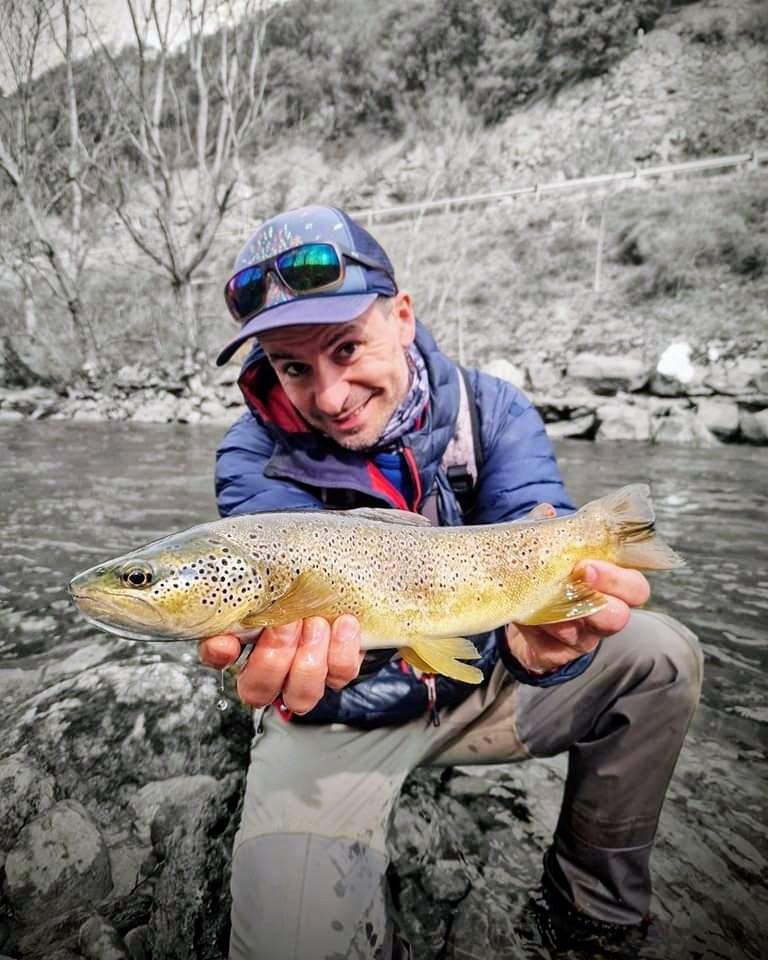 FishingScarna's tweet photo. Vidéo tuto ultime sur la pêche en Nymphe au fil : Montage, noeuds, action etc vous saurez tout sur l'une des meilleures technique de pêche que nous connaissons ! A voir ici : https://t.co/4P28RWBEkq
.
#pêche #scarnafishing #tutopêche #nympheaufil #pechealamouche #flyfishing https://t.co/QrHsmMbRyR