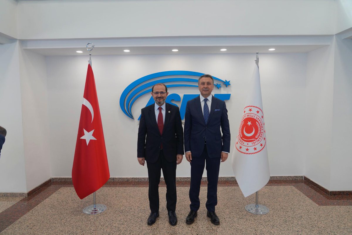 YildizEdu's tweet photo. YTÜ ve ASFAT’tan Savunma Sanayiine Stratejik Hamle!

Yıldız Teknik Üniversitesi ve Askerî Fabrika ve Tersane İşletme A.Ş. (ASFAT), eğitimden Ar-Ge’ye, teknolojiden insan kaynağına uzanan güçlü bir bilimsel iş birliğine imza attı.

 Protokol kapsamında:
🔹 Savunma sanayine yönelik ortak Ar-Ge projeleri,
🔹 Lisans ve lisansüstü öğrenciler için ASFAT'ta staj ve uygulamalı eğitim programları,
🔹 Otonom sistemler, ileri mühendislik ve savunma teknolojilerine odaklı akademik projeler,
🔹 Ortak seminerler, çalıştaylar ve bilimsel organizasyonlar,
🔹 Danışmanlık, teknoloji transferi ve bilgi paylaşımı süreçleri hayata geçirilecek.

Taraflar, ayrıca uygun ulusal ve uluslararası fonlara ortak başvurular yapabilecek ve projeleri birlikte yürütecek. Bilgi güvenliği, fikrî mülkiyet hakları ve kişisel verilerin korunması da özel hüküm ve protokollerle güvence altına alındı.

#YTÜ #TürkiyeninYıldızı

@MSB_ASFAT