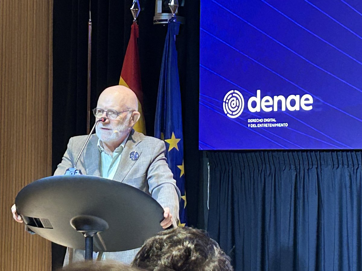 ¡Qué placer escuchar al maestro <a href="/DesantesManuel/">Manuel DESANTES REAL</a> en la ponencia inaugural del 8º congreso de la <a href="/asociaciondenae/">Asociación DENAE</a>!
“Debemos entender que estamos en un cambio de era que nos afecta radicalmente y ante el que es necesaria una cultura que permita el desarrollo del juicio crítico”