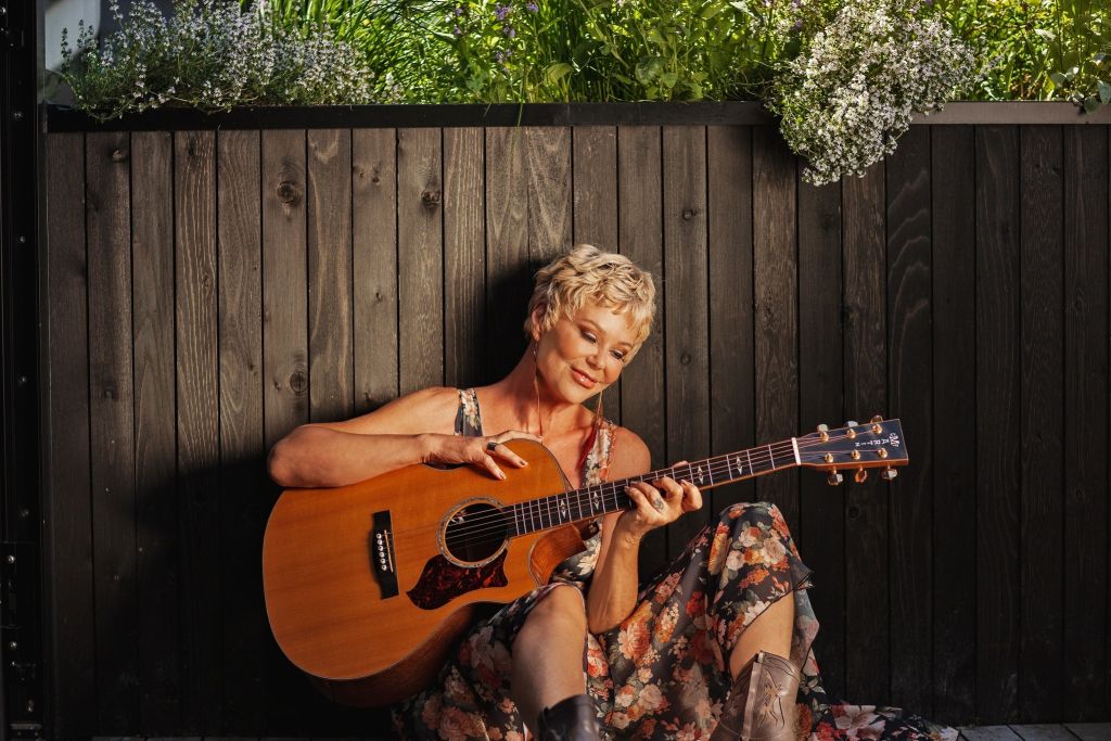 It's fantastic to have <a href="/LynneTDonovan/">Lynne Taylor Donovan</a> as a sponsor for the UK Country Music Awards this year.

To find out about Lynne then head to buff.ly/QrBenDw