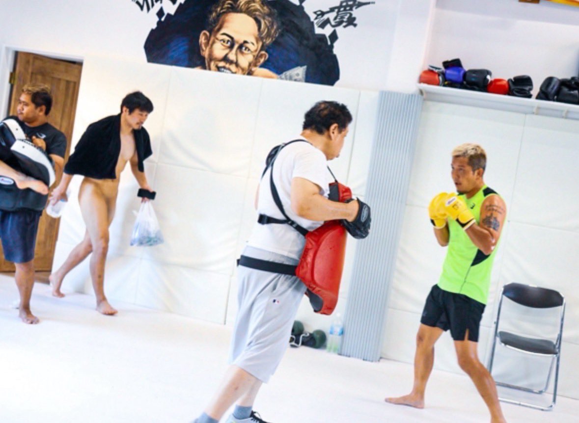 練習終わり。

昔を思い出して格闘技にだけひたすら没頭します。