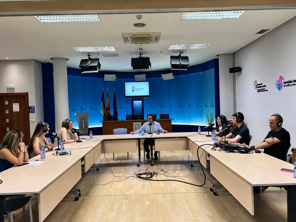 Consejo de la Juventud de Castilla y León (@cjcyl) on Twitter photo 👉🏻En el Programa de Intereconomía junto a Isabel Blanco, Vicepresidenta y Consejera de Familia e Igualdad de Oportunidades de la <a href="/jcyl/">Junta de Castilla y León</a> .
📢Hablamos sobre #juventud, #igualdad y programas que impulsamos en colaboración, como los de #Voluntariado y #EmpleabilidadJuvenil. 👉🏻En el Programa de Intereconomía junto a Isabel Blanco, Vicepresidenta y Consejera de Familia e Igualdad de Oportunidades de la <a href="/jcyl/">Junta de Castilla y León</a> .
📢Hablamos sobre #juventud, #igualdad y programas que impulsamos en colaboración, como los de #Voluntariado y #EmpleabilidadJuvenil.