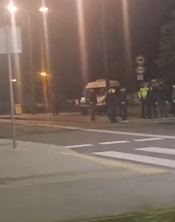 Poszło zapytanie do placówki Straży Granicznej w Świnoujściu.

Szanowny Panie Komendancie,

w związku z informacjami przekazywanymi przez mieszkańców Świnoujścia dotyczącymi obecności grupy mężczyzn, których wygląd i zachowanie mogło wskazywać na ich pochodzenie afrykańskie, w