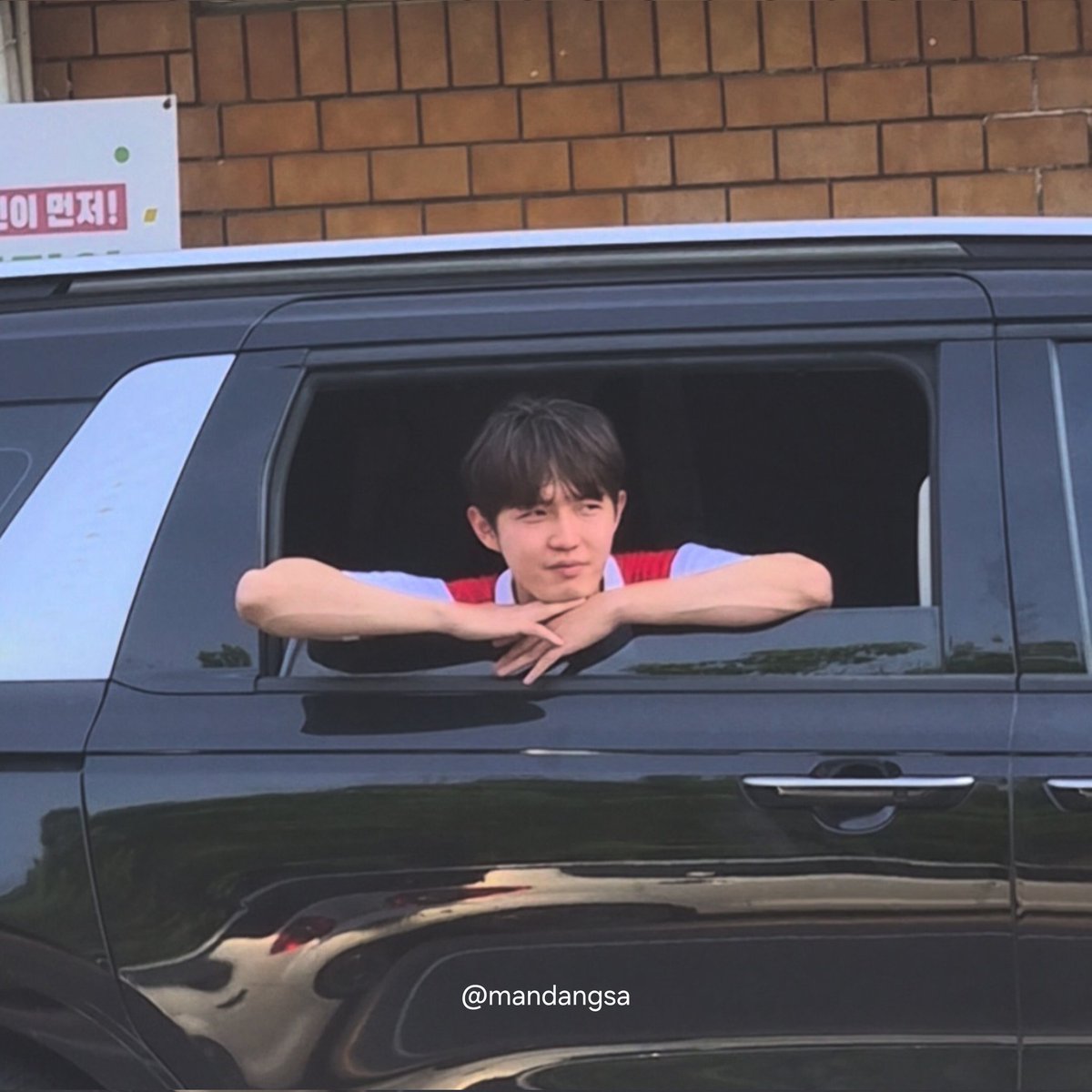 mandangsa's tweet photo. 240619 #김재환 뭉쳐야 찬다 퇴근

한참 쫑알대다가 말없이 윈두들 눈에 담던 그때 그 김재환... https://t.co/ovI0FshLeE