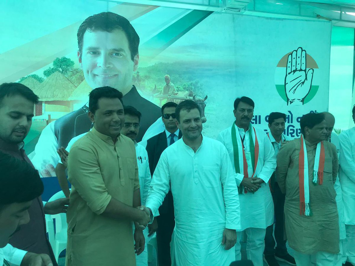 लोकसभा में नेता प्रतिपक्ष, जननायक आदरणीय श्री राहुल गांधी जी को जन्मदिन की हार्दिक बधाई एवं शुभकामनाएँ ।

ईश्वर आपको उत्तम स्वास्थ्य, दीर्घायु और राष्ट्र की एकता व समृद्धि हेतु अटूट संकल्प प्रदान करे।

<a href="/RahulGandhi/">Rahul Gandhi</a> 
<a href="/INCIndia/">Congress</a> 
#HappyBirthdayRahulGandhi