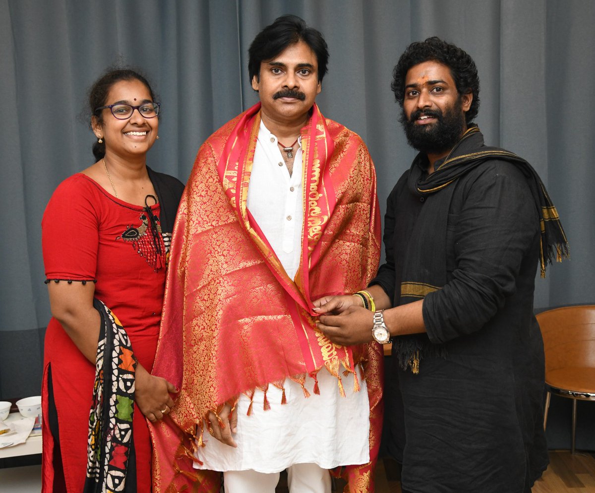 GKVASANTHA (@gkvasantha) on Twitter photo ఆంధ్రప్రదేశ్ రాష్ట్ర ఉప ముఖ్యమంత్రిగా, పంచాయతీరాజ్, గ్రామీణాభివృద్ధి, గ్రామీణ నీటి సరఫరా; పర్యావరణ, అటవీ, సైన్స్ & టెక్నాలజీ శాఖ మంత్రిగా బాధ్యతలు చేపట్టి నేటికి సంవత్సరం పూర్తైన సందర్భంగా శ్రీ <a href="/PawanKalyan/">Pawan Kalyan</a> గారికి హృదయపూర్వక శుభాకాంక్షలు.
<a href="/JanaSenaParty/">JanaSena Party</a> ఆంధ్రప్రదేశ్ రాష్ట్ర ఉప ముఖ్యమంత్రిగా, పంచాయతీరాజ్, గ్రామీణాభివృద్ధి, గ్రామీణ నీటి సరఫరా; పర్యావరణ, అటవీ, సైన్స్ & టెక్నాలజీ శాఖ మంత్రిగా బాధ్యతలు చేపట్టి నేటికి సంవత్సరం పూర్తైన సందర్భంగా శ్రీ <a href="/PawanKalyan/">Pawan Kalyan</a> గారికి హృదయపూర్వక శుభాకాంక్షలు.
<a href="/JanaSenaParty/">JanaSena Party</a>