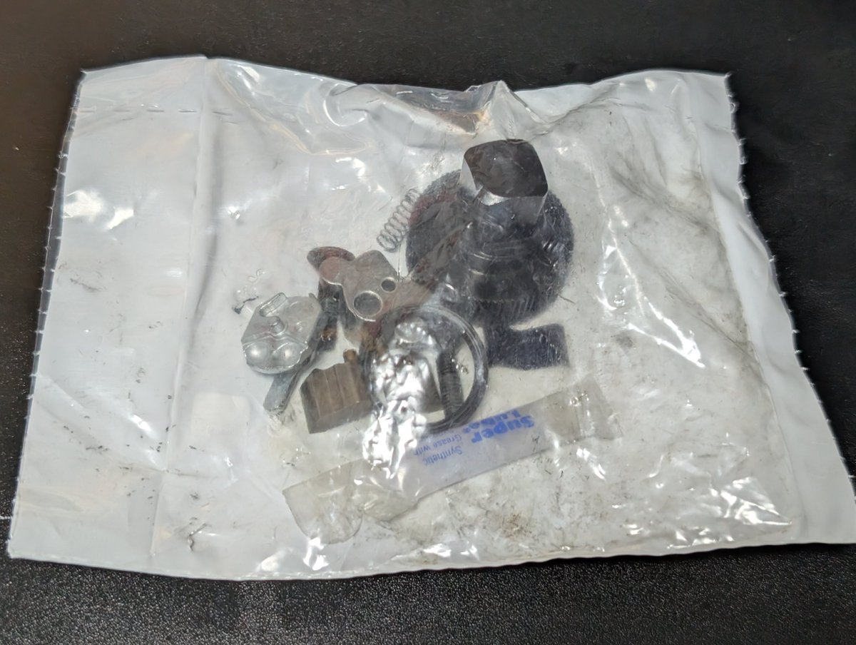 商品説明では海外発送の為2〜3ヶ月かかりますってあったのに、3日できた…笑