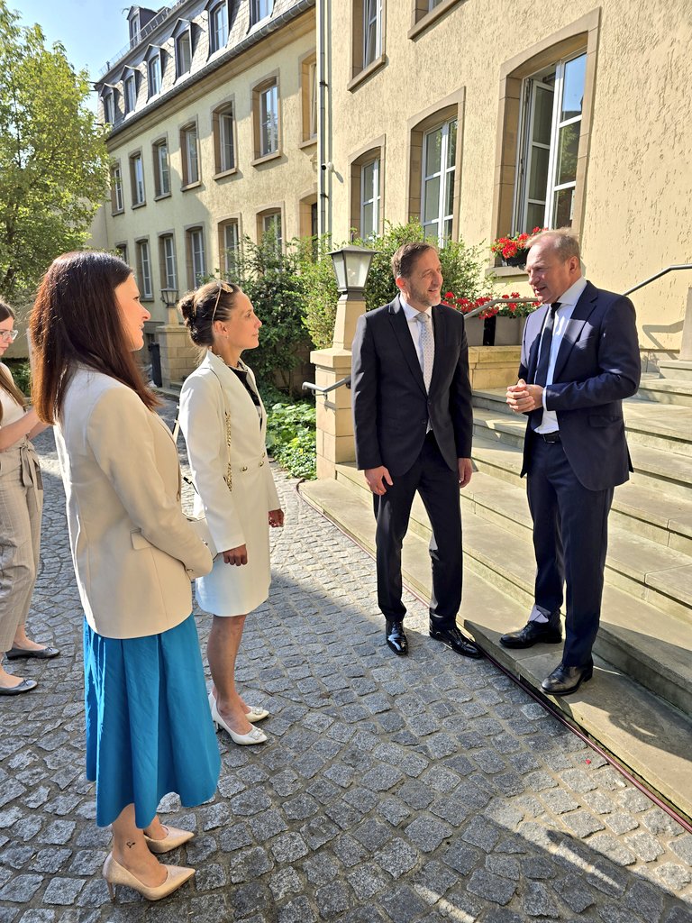 Ministrstvo za finance (@mfinance_gov_si) on Twitter photo Delegacija ministrstva za finance je obiskala finančno ministrstvo 🇱🇺 <a href="/RothGilles/">Gilles Roth</a>
Obe državi zagovarjata odločne korake na področju razvoja kapitalskega trga EU in si hkrati prizadevata za nadaljnjo krepitev vlaganj v tehnološko inovativna podjetja. Delegacija ministrstva za finance je obiskala finančno ministrstvo 🇱🇺 <a href="/RothGilles/">Gilles Roth</a>
Obe državi zagovarjata odločne korake na področju razvoja kapitalskega trga EU in si hkrati prizadevata za nadaljnjo krepitev vlaganj v tehnološko inovativna podjetja.