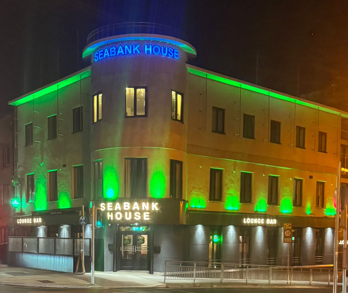 IeVending's tweet image. Closing the Week on a High – New Vape Vending Installation in Dublin!
We’re wrapping up the week with a fantastic new installation at a busy bar in Dublin, where we’ve been appointed to manage the retail of vapes at this vibrant nightlife venue.

#VendingSolutions