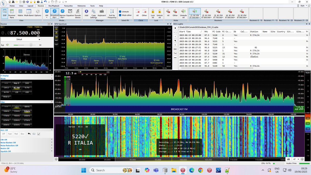 6_stringtheory's tweet image. Good luck to anyone wanting to listen to BBC local radio round these parts right now 😲 #FMDX #SporadicE