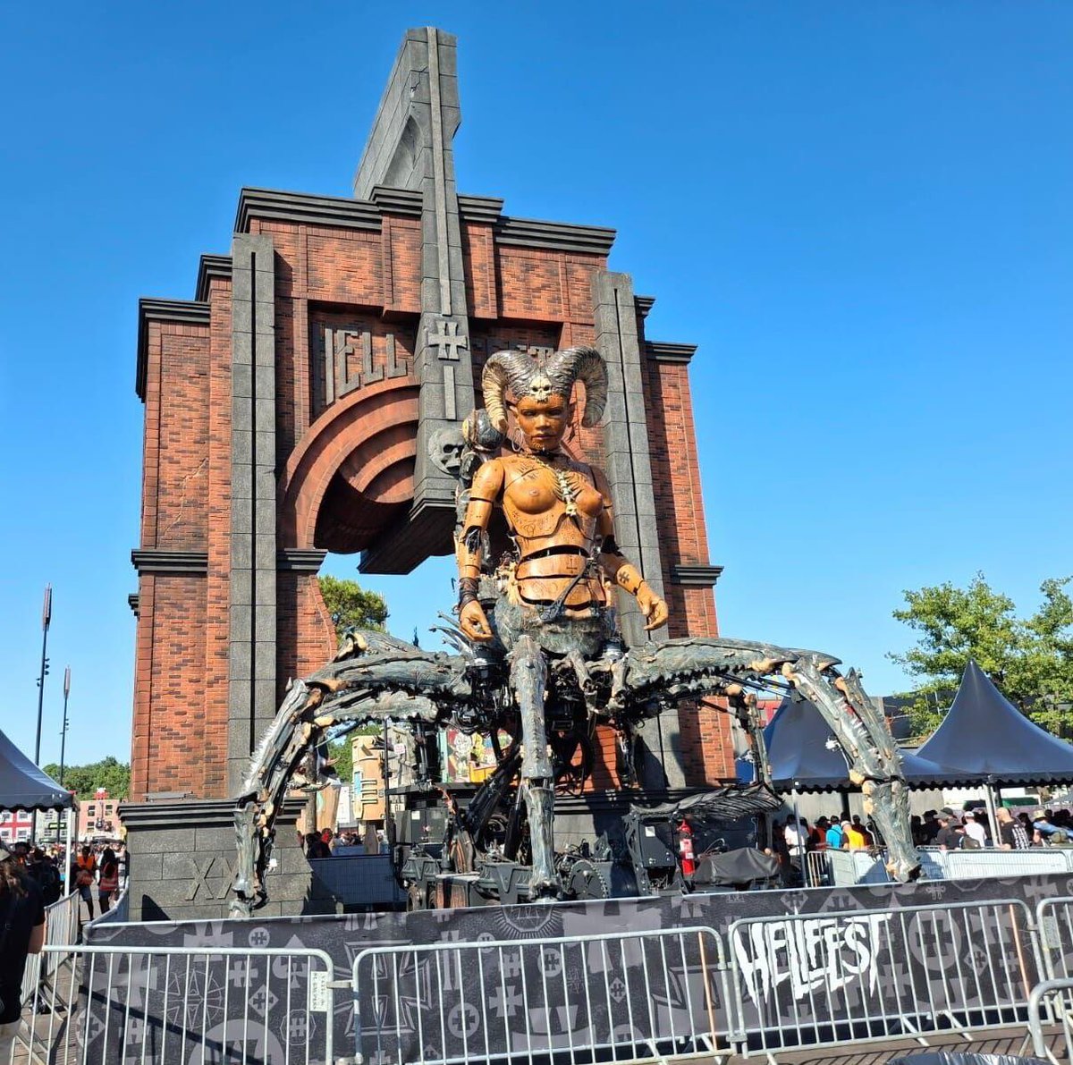 BB27000 (@bb27000) on Twitter photo On se retrouve, pour de vrai, en chaire, en os (et en bière) au #Hellfest a Clisson, demain vendredi en milieu d’aprem, au barnum SNCF.
Y’aura le local du coin, le célèbre <a href="/Philippe_Peray/">Philippe Peray ®</a> 👍😁 et sa chaîne YouTube CléDeBerne . On se retrouve, pour de vrai, en chaire, en os (et en bière) au #Hellfest a Clisson, demain vendredi en milieu d’aprem, au barnum SNCF.
Y’aura le local du coin, le célèbre <a href="/Philippe_Peray/">Philippe Peray ®</a> 👍😁 et sa chaîne YouTube CléDeBerne .