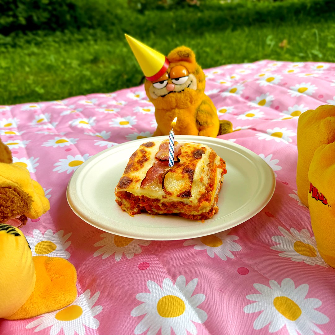 garfield_jp's tweet photo. .o0(happy birthday to... MEEEEE😼🎉🎉🎉🎉)
#garfield #ガーフィールド https://t.co/vKR6iujLtq