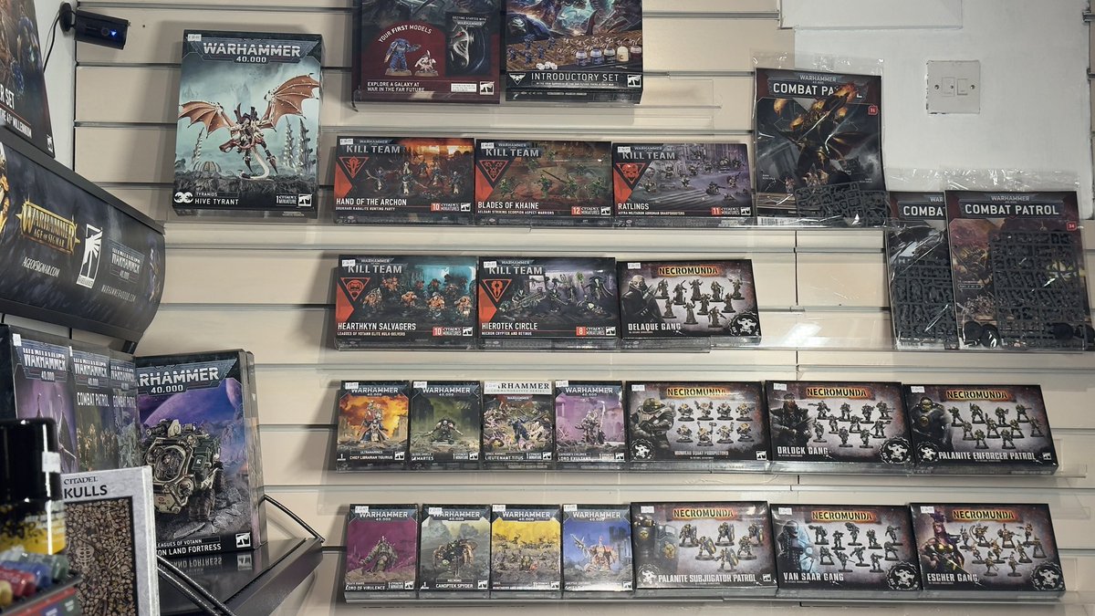 EpicsNStuffs's tweet photo. Chunky delivery of #40k #theoldworld #necromunda #middleearthstrategybattlegame and #bloodbowl 

More arriving all the time so keep your eyes peeled and check out https://t.co/eCekCzgDpy

#warhammer #warhammercommunity #flgs #warrington https://t.co/nFbQGofqlD