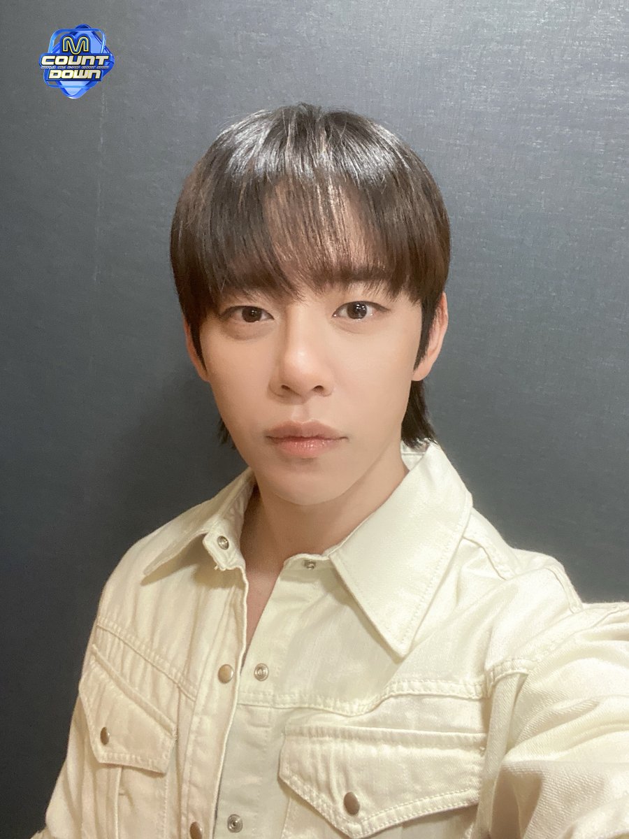 MnetMcountdown's tweet photo. [오늘의 명언]
엠카가 정대현을 밝히는 것이 아니라
정대현이 밝은 것이다

정대현에게 빠지는 시간, 셀카 두 장이면 충분하죠? 💕

#정대현 #JUNGDAEHYUN https://t.co/LmsT5F6G91