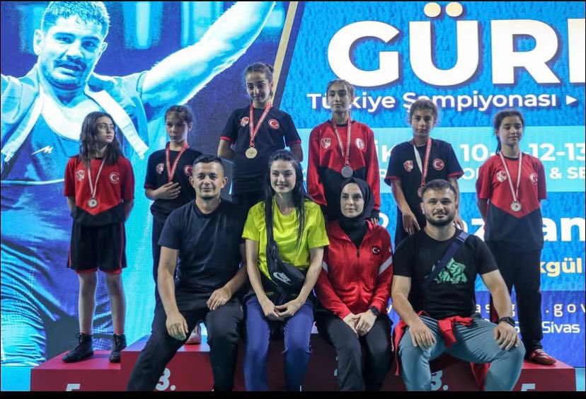 Gençlere dokunmak, onlara önemli olduklarını hissettirmek çok önemli. Güreşçilerimizi Havuzbaşı Düğün Salonundan Karşıyaka Spor Salonuna taşıyınca  başarıları tavan yaptı.

16-17 Haziran Tarihleri arasında Sivas ilinde yapılan U10 - U14  Türkiye Şampiyonasında;
  U14