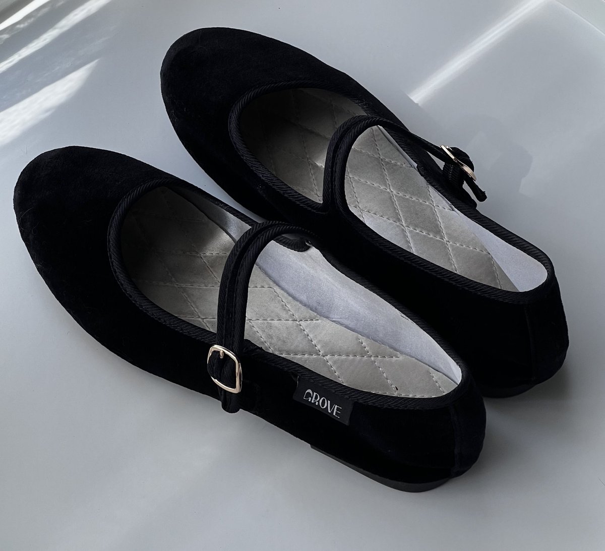 nchdaq's tweet photo. เจอแมรี่เจนที่ใส่สบายไม่มีส้นแล้วใส่ตลอดเลย คนหน้าเท้ากว้างถูกใจมาก พื้นนุ่ม นี่มี 4 สีละ ยืนยันจากใจว่ามันใจสบายจริงๆ เป็นฟิลกำมะหยี่ สวยอะ 400 กว่าบาท🐈‍⬛
: https://t.co/35j6nPWjnH https://t.co/ItGDNdbGcn