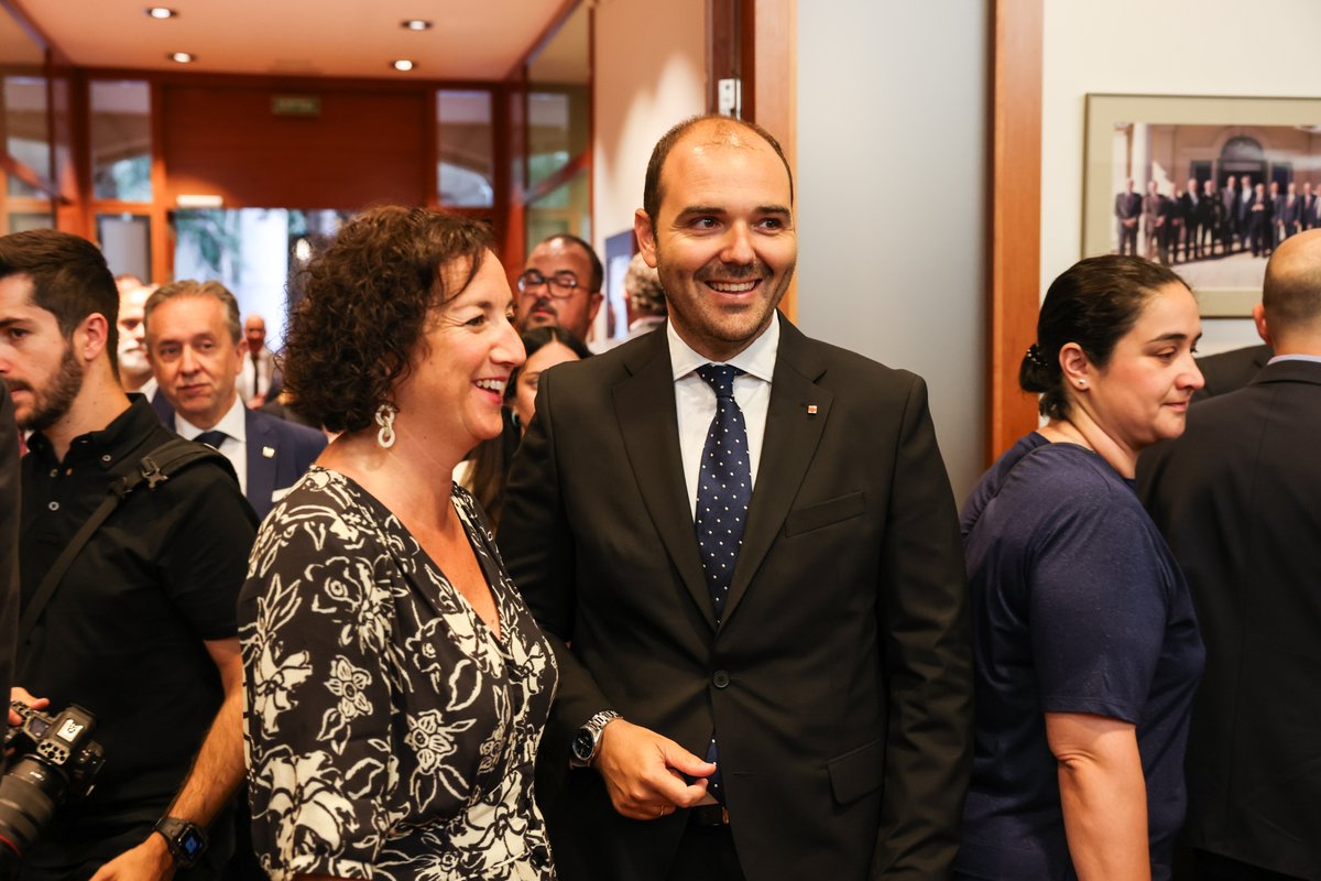 Albert Dalmau Miranda (@albertdalmau) on Twitter photo Gràcies, <a href="/flarrosa/">Fèlix Larrosa</a>, per liderar el dia a dia de la ciutat de Lleida i alhora perseguir projectes transformadors i pensar el futur en gran.
Acompanyem el paer en cap a la conferència ‘Lleida, un nou motor de l’economia catalana’, al <a href="/CdEconomia/">Cercle d'Economia</a>. Gràcies, <a href="/flarrosa/">Fèlix Larrosa</a>, per liderar el dia a dia de la ciutat de Lleida i alhora perseguir projectes transformadors i pensar el futur en gran.
Acompanyem el paer en cap a la conferència ‘Lleida, un nou motor de l’economia catalana’, al <a href="/CdEconomia/">Cercle d'Economia</a>.