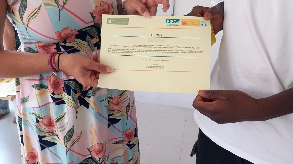 Fundación ECCA Social (@eccasocial) on Twitter photo 🫶Mucha emoción y sensación de superación acabamos de vivir en #Tenerife con la entrega de diplomas a los menores migrantes que participan en nuestro Programa de Formación e Integración Sociolaboral. ¡Enhorabuena por este gran paso! 👏
<a href="/SCEmpleo/">SCE Gobcan</a> <a href="/SocialGobCan/">Social GobCan</a> #eccasocial 🫶Mucha emoción y sensación de superación acabamos de vivir en #Tenerife con la entrega de diplomas a los menores migrantes que participan en nuestro Programa de Formación e Integración Sociolaboral. ¡Enhorabuena por este gran paso! 👏
<a href="/SCEmpleo/">SCE Gobcan</a> <a href="/SocialGobCan/">Social GobCan</a> #eccasocial