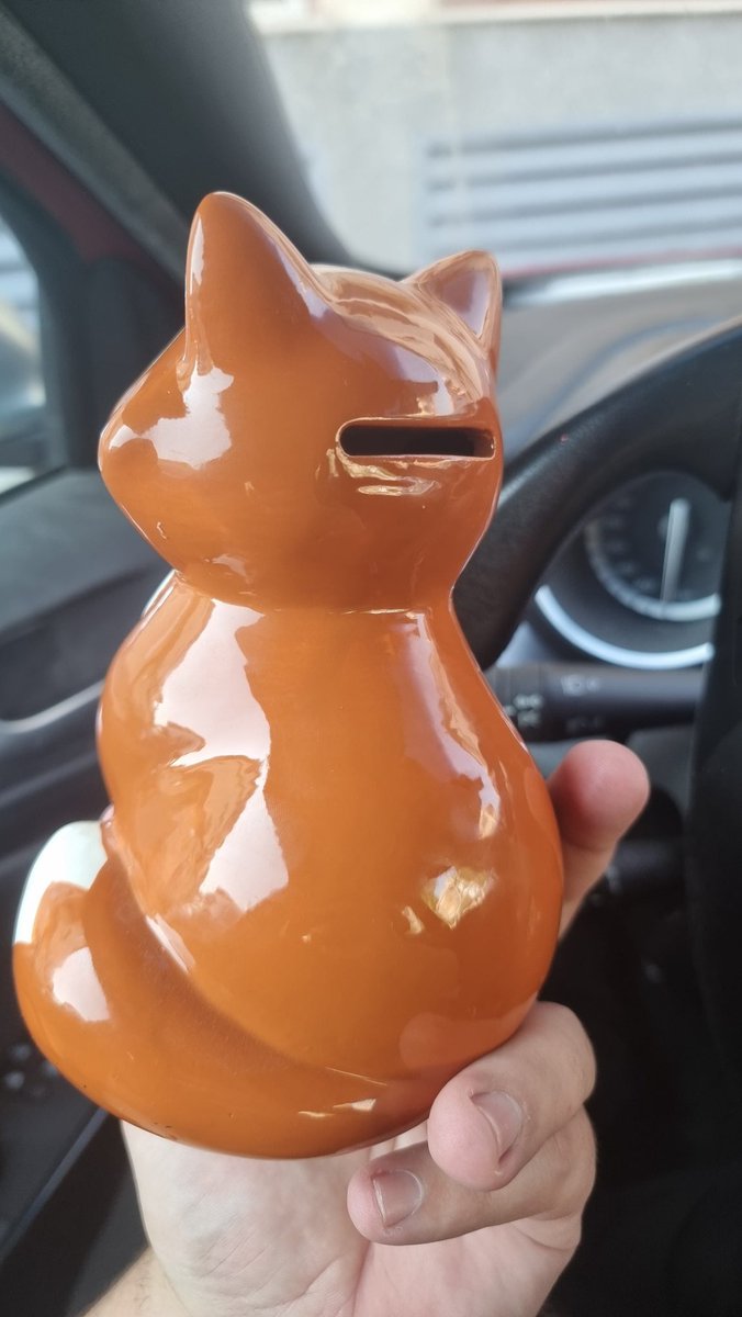 Nuestra nueva adquisicion para poner las propinas :3