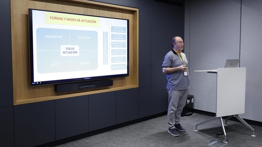 Dircom (@dircomspain) on Twitter photo En la segunda jornada de comunicaciones orales de #CUECOM, hablamos de:
🛡️ Estrategia, reputación y crisis
🏛️ Asuntos públicos y lobby
Al frente, <a href="/jclosadadiaz/">Jose Carlos Losada Díaz</a>, de la Universidad de Murcia, y <a href="/josemariaperedo/">Jose María Peredo</a>, de la Universidad Europea de Madrid. En la segunda jornada de comunicaciones orales de #CUECOM, hablamos de:
🛡️ Estrategia, reputación y crisis
🏛️ Asuntos públicos y lobby
Al frente, <a href="/jclosadadiaz/">Jose Carlos Losada Díaz</a>, de la Universidad de Murcia, y <a href="/josemariaperedo/">Jose María Peredo</a>, de la Universidad Europea de Madrid.
