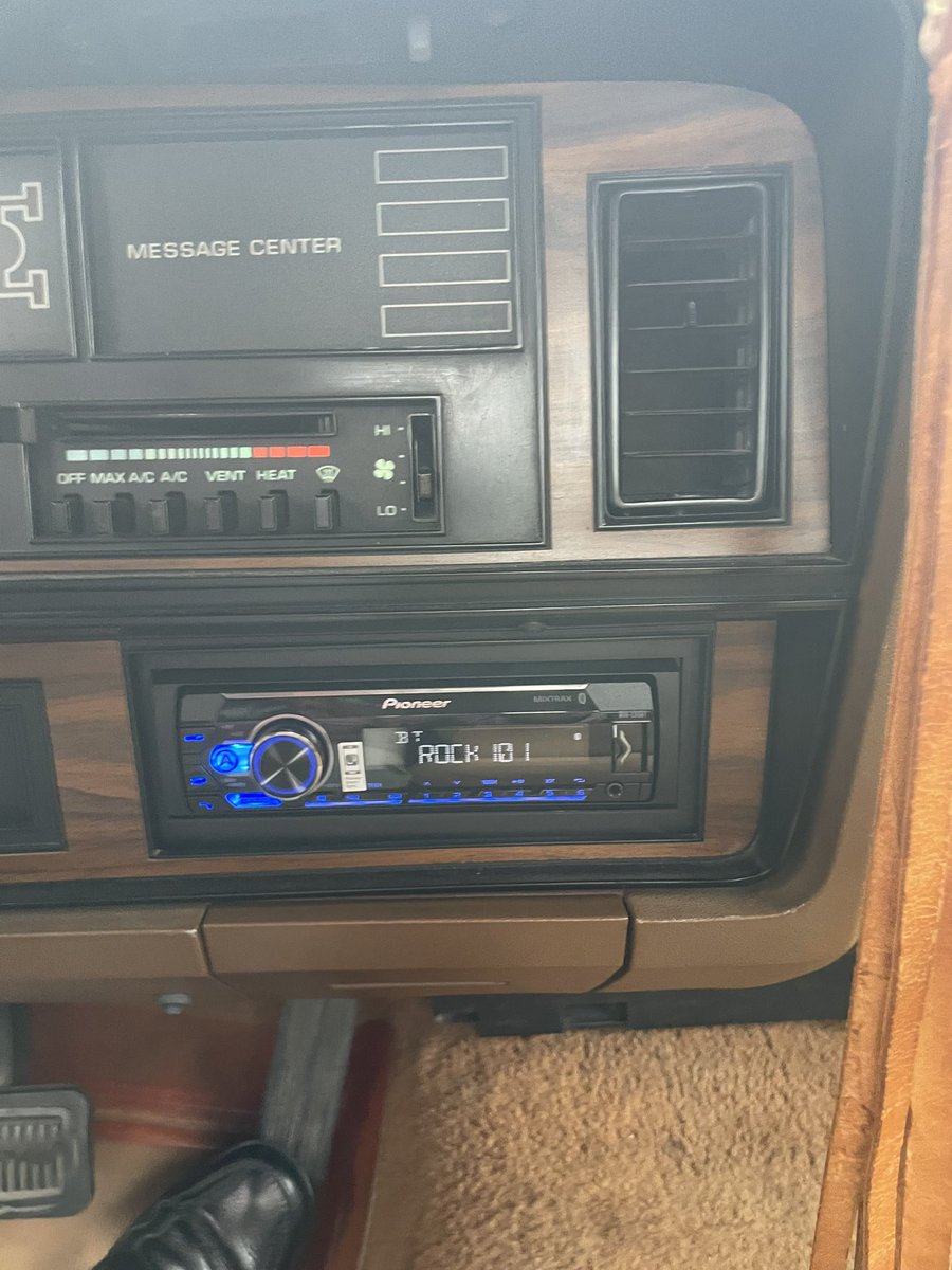 Directo desde los estudios rockcientounicos el Master <a href="/hectorovaldes/">Héctor Valdés</a> <a href="/r101ck/">Rock101</a>