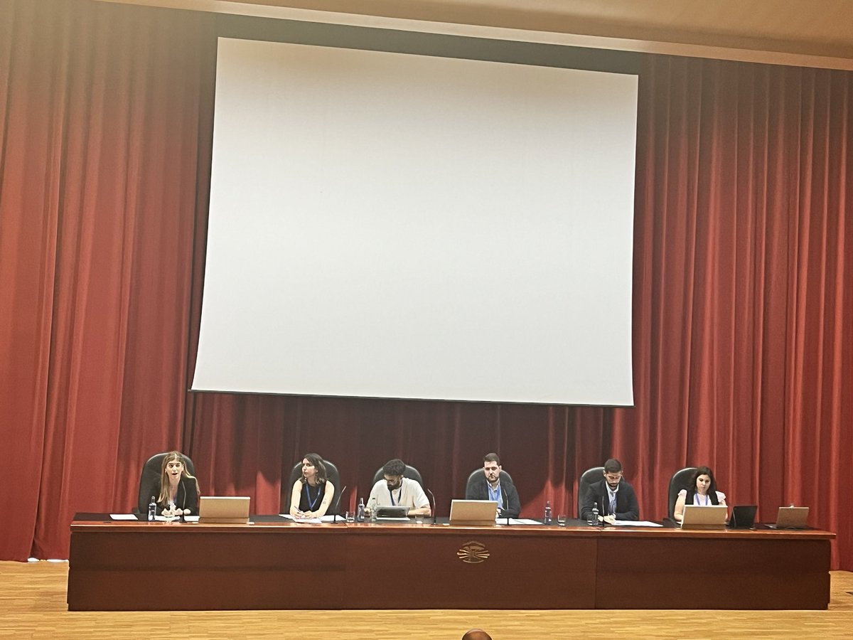 Segunda ronda de mesa de comunicaciones hoy en el #IVCongresoDerechoPenal <a href="/APDPenal/">Asociación Profesorado Derecho Penal</a> sobre temas variados y denuncia gran actualidad: ecocidio, deberes positivos de denuncia o enaltecimiento del terrorismo