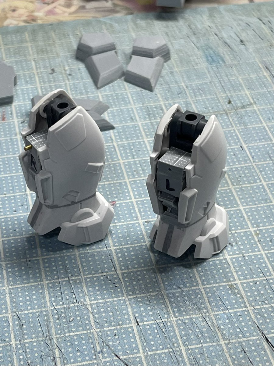 弟との合作SD［グリンブルスティ］の進捗

脚を短縮した際に生じた隙間を埋め埋めしてます
超嬉しいことに、審判のメイスの作画を担当された先生が進捗ポストにいいねしてくださったので、俄然気合が入ります
#ガンプラ