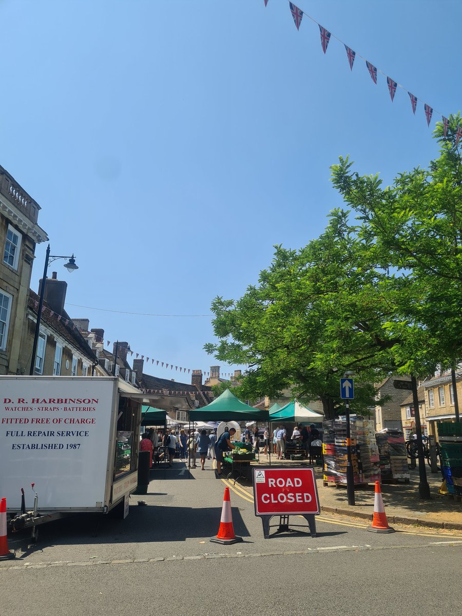 Celebrating #cleanairday with a walk through wonderful Oundle, where we are based.