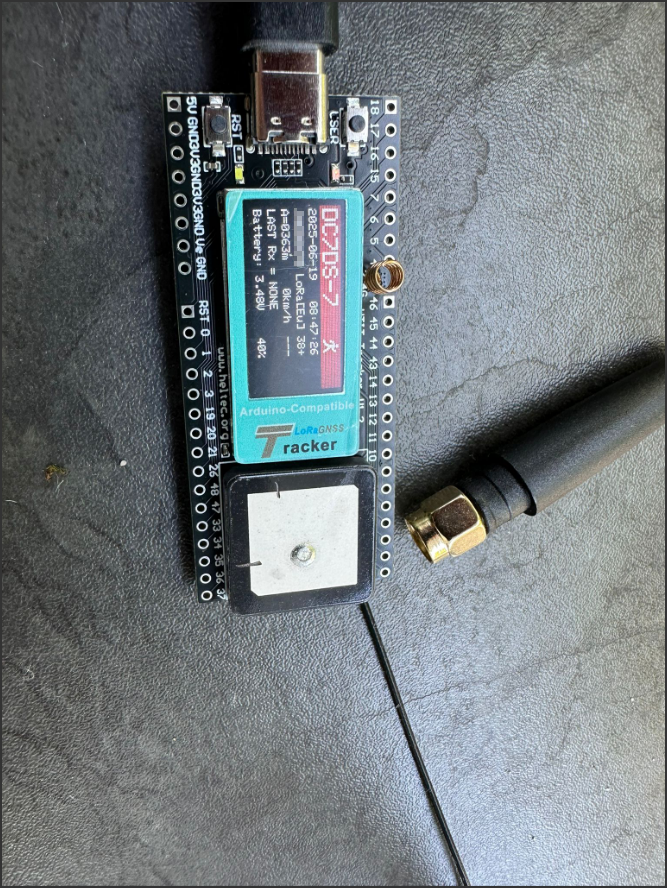 trying the great #loraaprs software by <a href="/richonguzman/">Ricardo Guzman CA2RXU</a> on a #heltec board #hamradio #lorawan