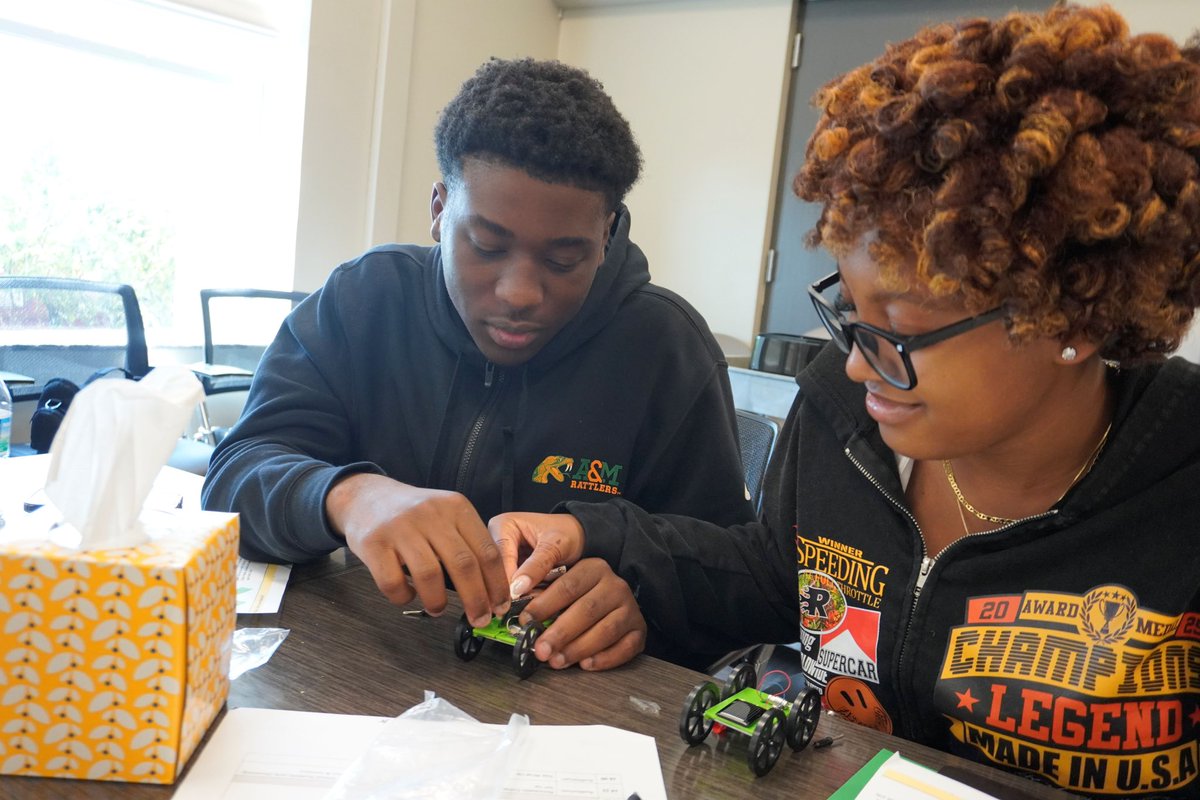 STEMNOLA's tweet photo. @STEMNOLA #STEMFellows powered up with @Entergy’s Power Up Bootcamp! 💡 They learned about renewable solar & wind energy from #ETIPP Project Mgr Valeria Bermudez, then built their own solar cars! ⚡🌞Hands-on STEM, #CleanEnergy, bright futures. @calvinmackie @stem_action https://t.co/ojVCE47ruk